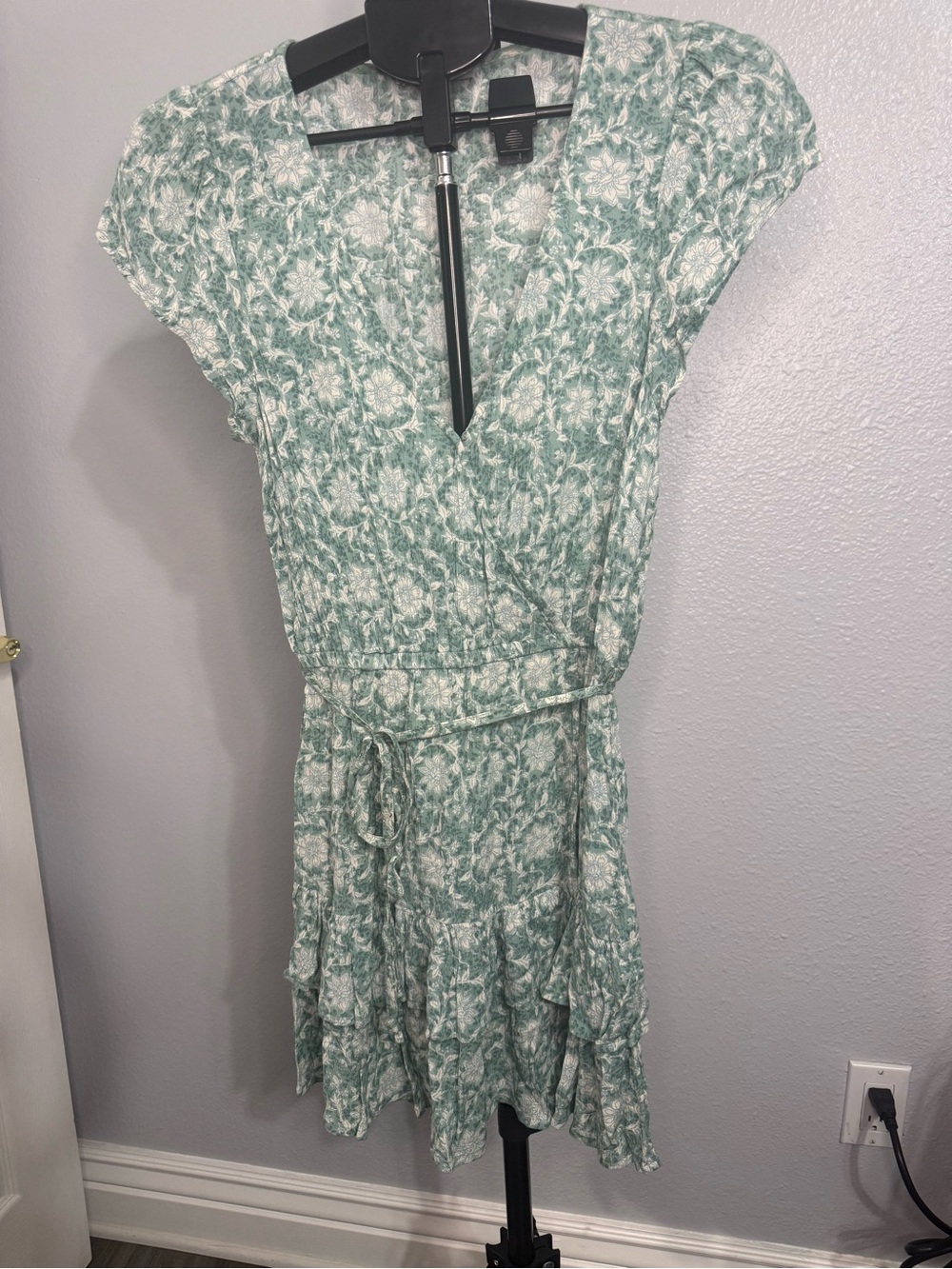 American Eagle Women’s S Green Floral Wrap Mini Dress Ruffle Tie Waist
